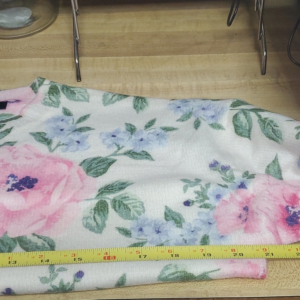 F21 Floral Crop Sweater - Picture 6 of 9